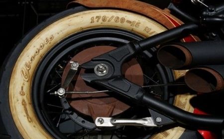 Ein Motorradreifen in Nahaufnahme